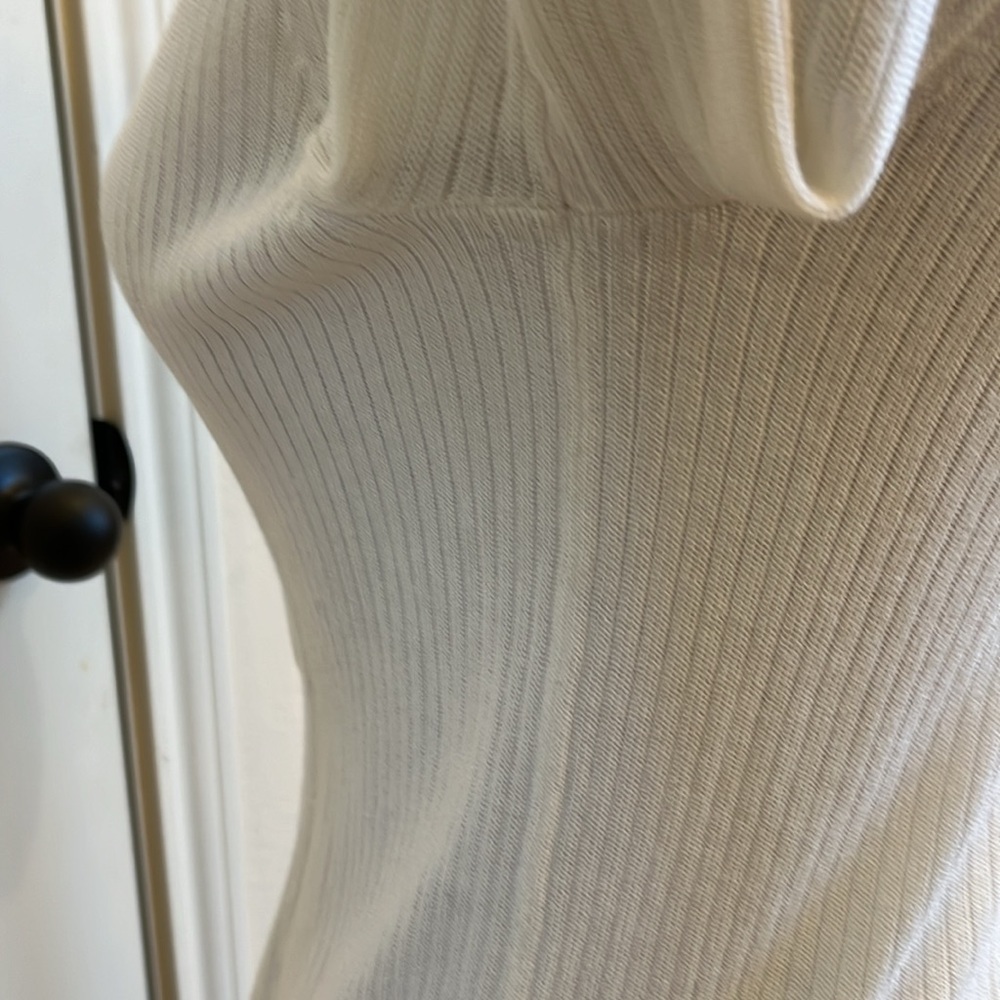 NWOT Gap sweater - Picture 4 of 9
